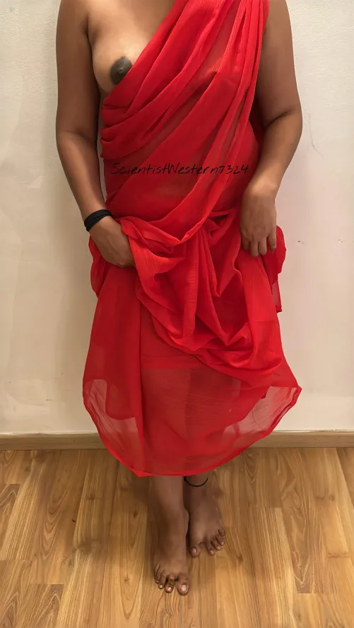 Who wanna push me to wall and make me moan👄