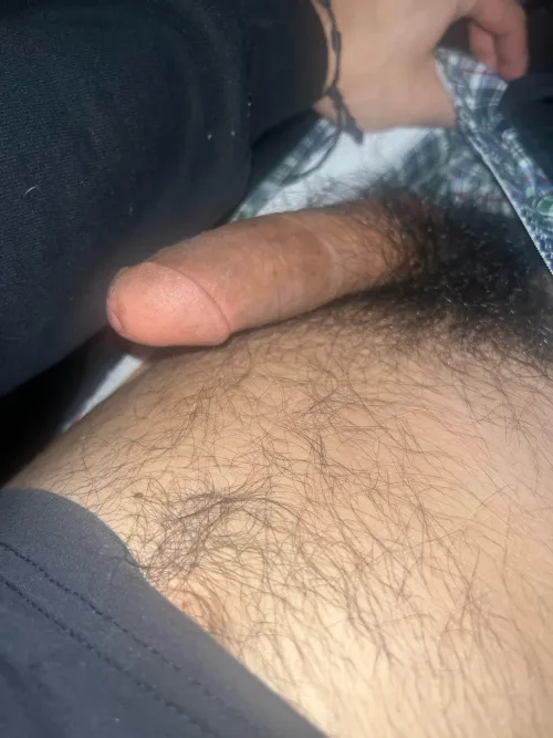 Who’s up and horny hmu😇