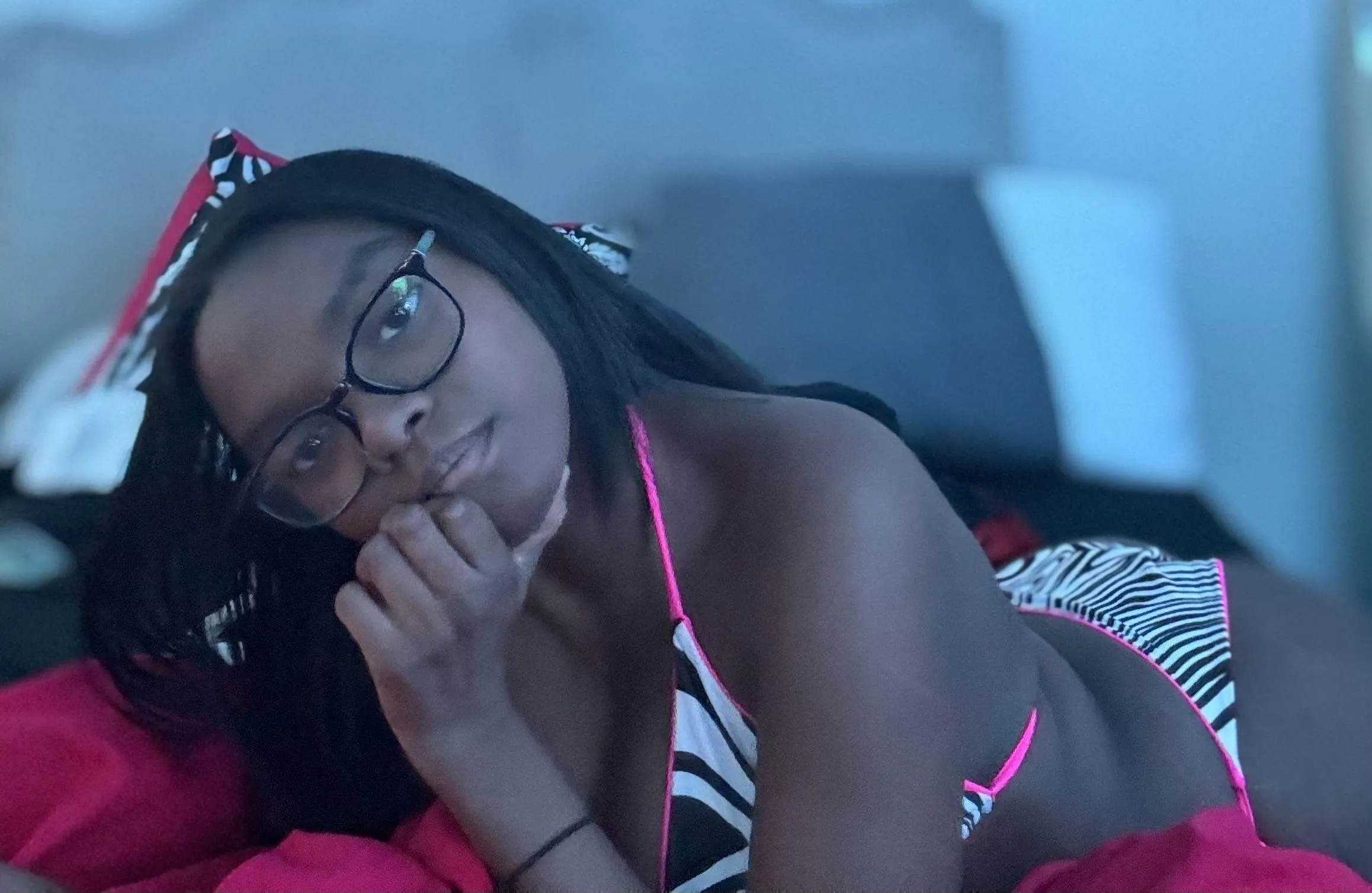 Would u fuck a black girl?🥹