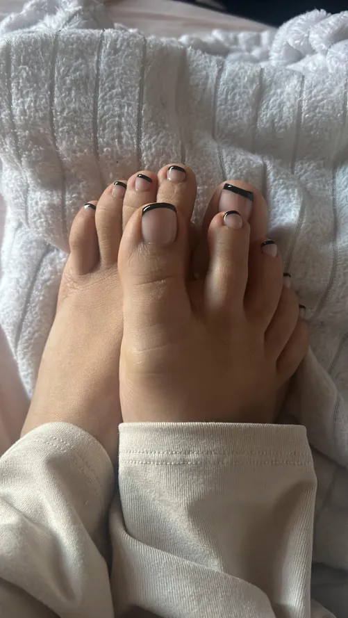 you can’t seem to resist my feet, can you?