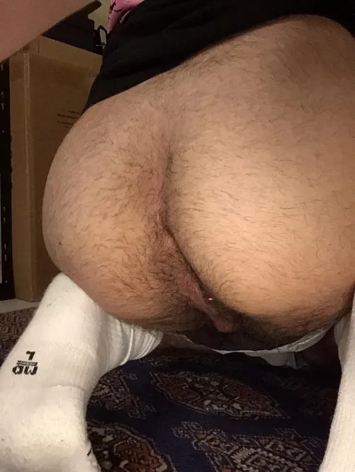 (18) m Germany new to this , anyone dom want to guide me and help me to get in it ?🥰😇