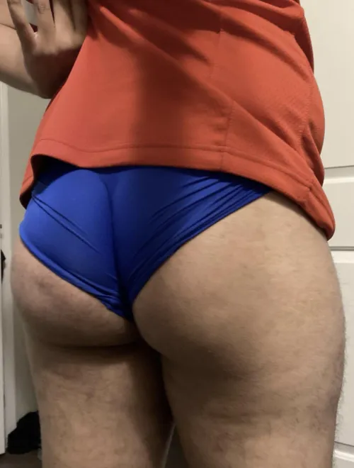 [24] hey, big booty Latino bottom looking for a friend to hang out with and suck their huge cock tonight, completely addicted to massive throbbing cocks, I’m in spring area. If you have a big cock that needs to be worshipped till you explode thick warm