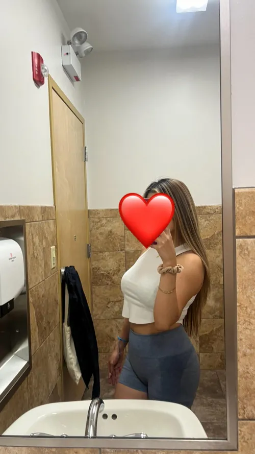 24 m 23 f looking for couple or single M/F that can host us any day 28-2