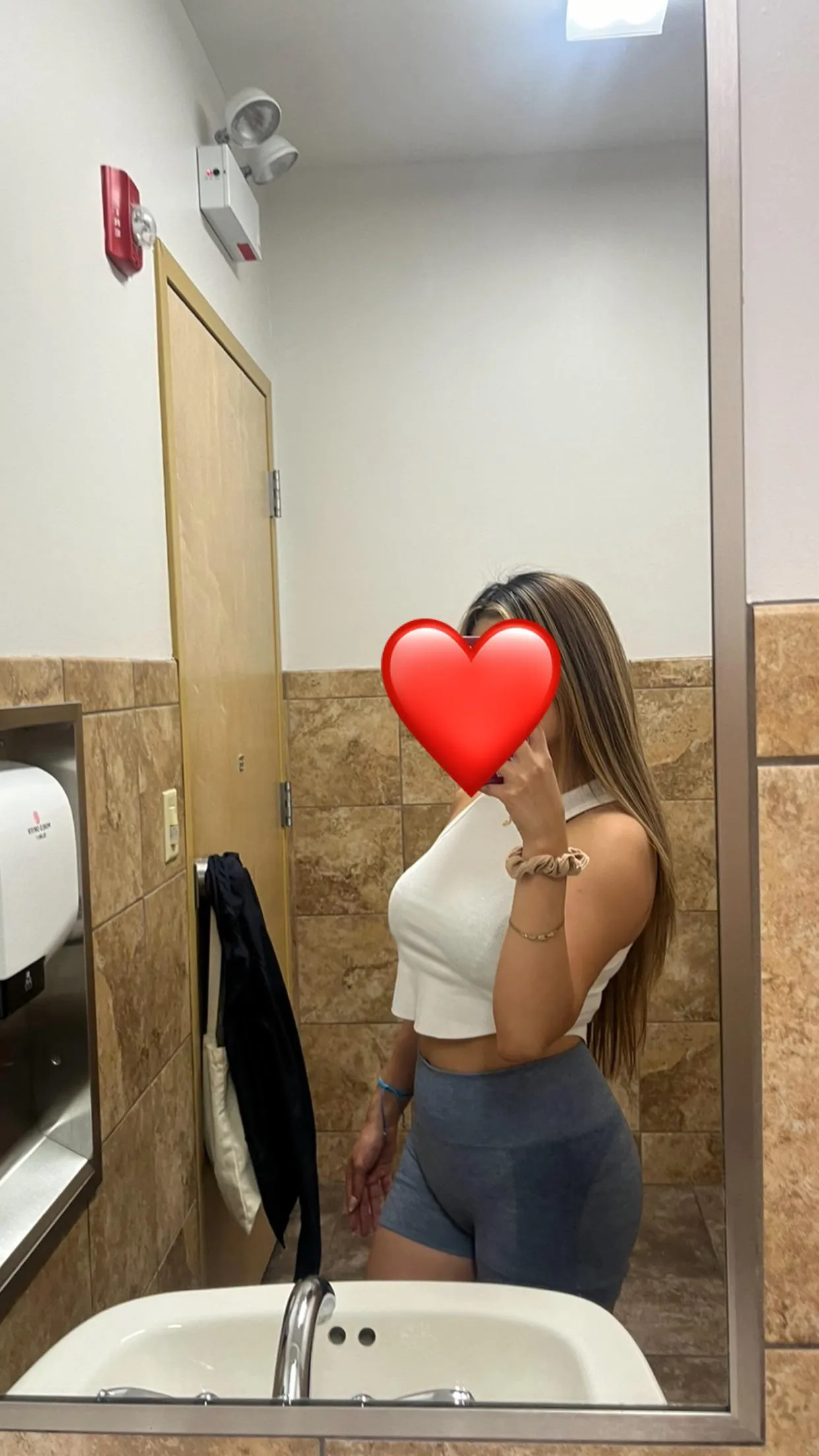 24 m 23 f looking for couple or single M/F that can host us any day 28-2