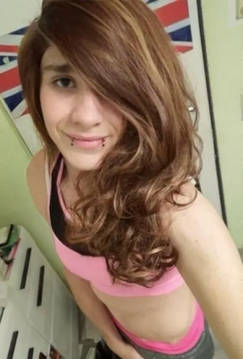 25 jährige Sissy aus Brandenburg sucht die passende Partnerin (Sissy oder Frau) 🙈 schreibt mir einfach 😊