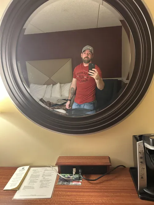 35m4f hotel room in Lebanon NH tonight. I’m fit I can send more pics if anyone comments.
