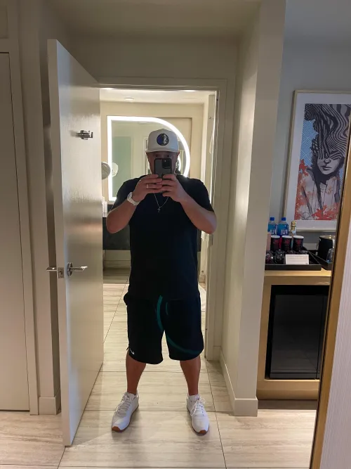 40/M experienced Bull for hotwife or couples in Chicago