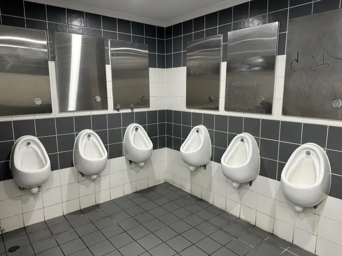 90 degrees of separation. (Melbourne, AU)