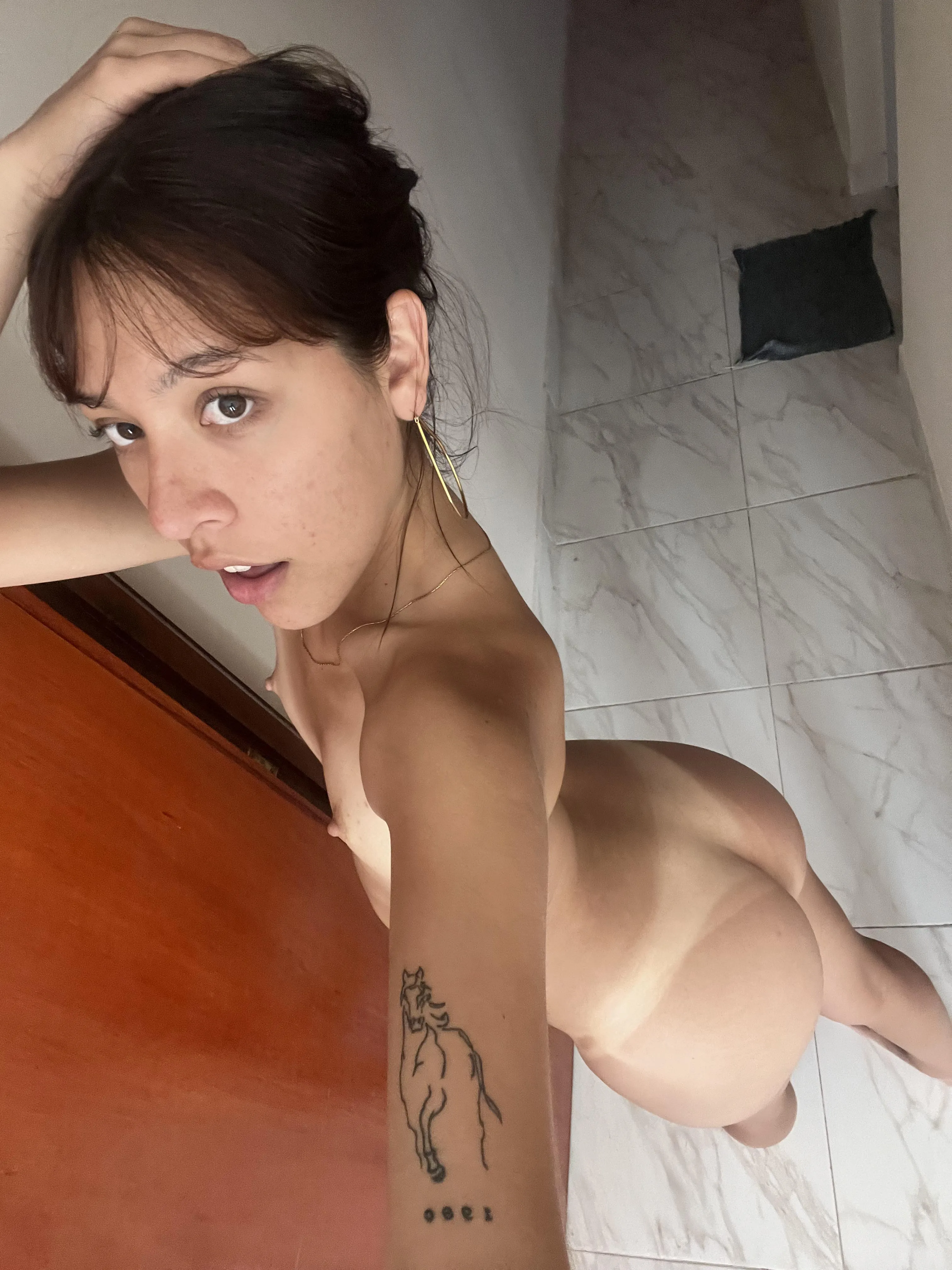 a brunette looking to have fun