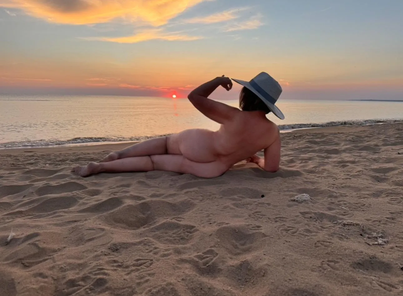 A Rosie the Riveter Superior Sunday Sunset 😊