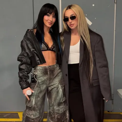 Aitana y Lola Índigo 🖤