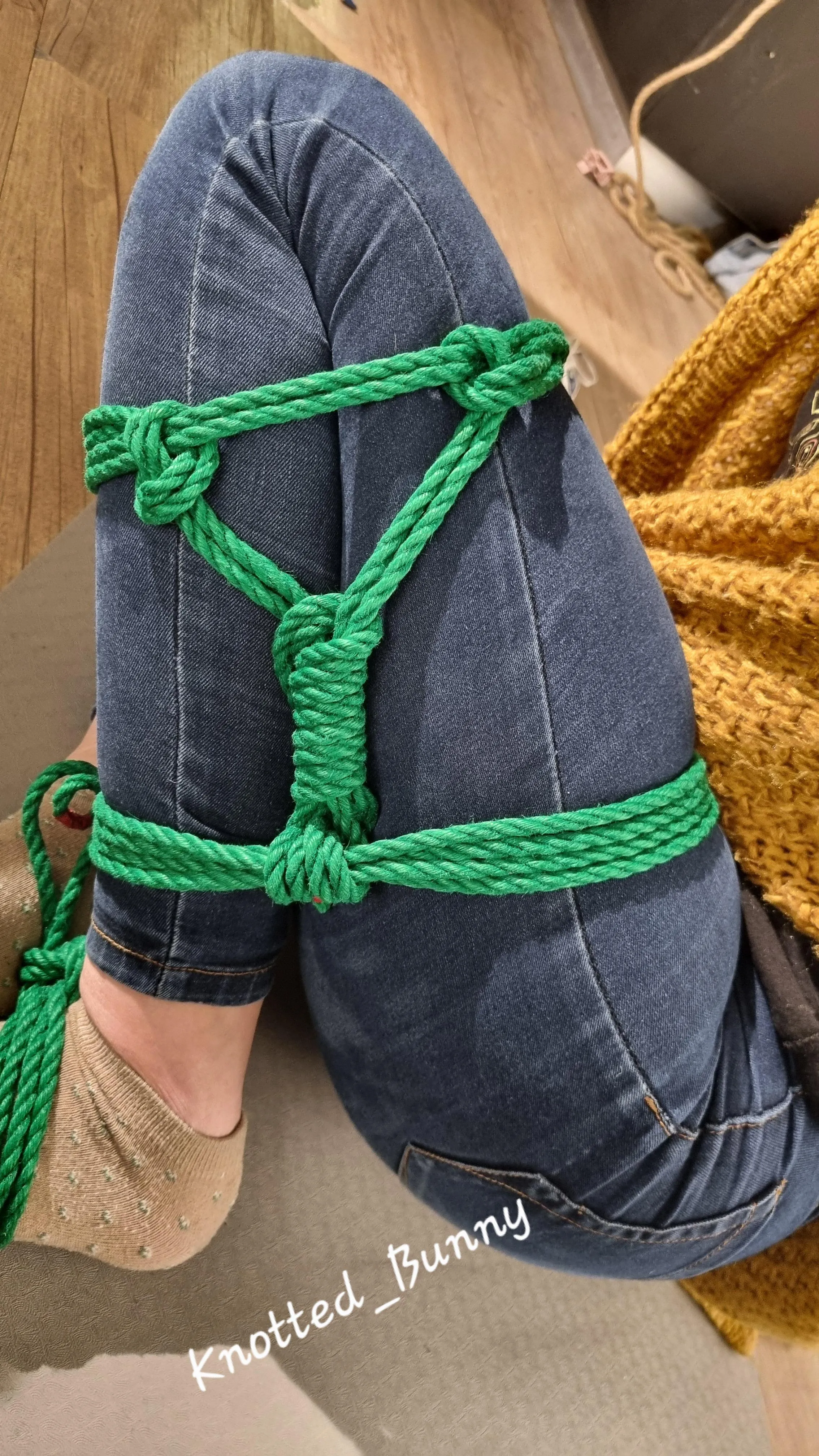 Green rope leg tie