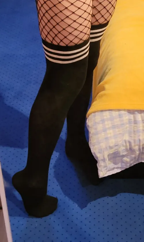 Hope u like my pretty feets 👅