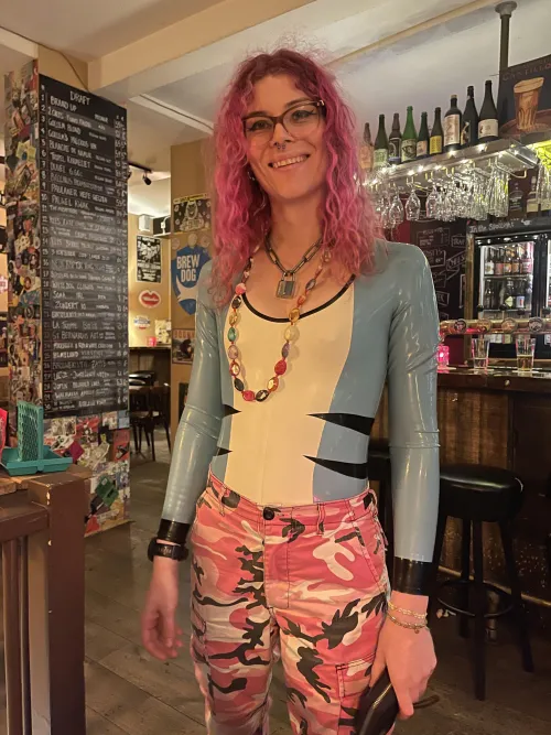 How do you dress for a drink on the evening ?