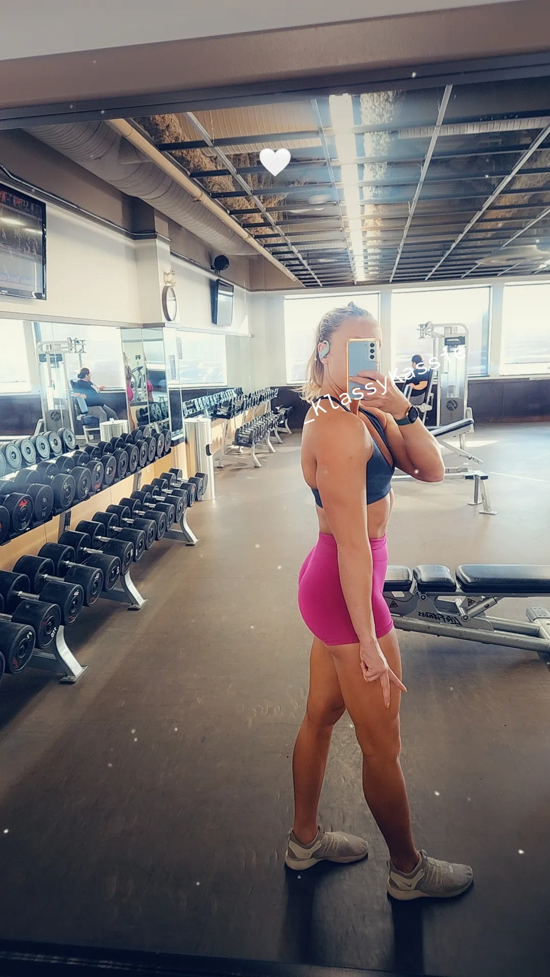 I love when my shorts roll up at the gym 🤭