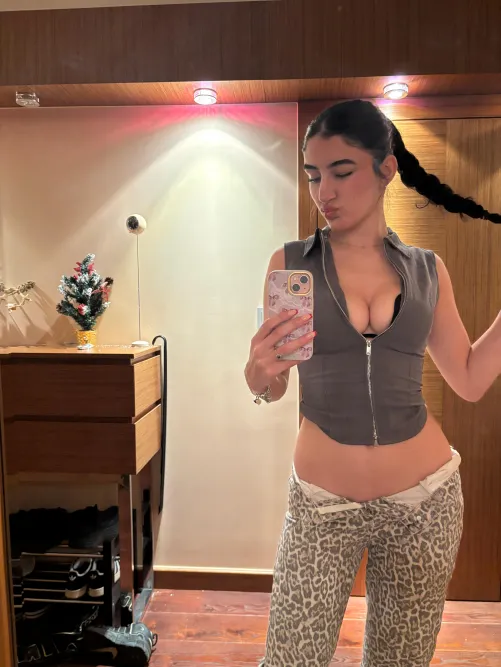 I wanna send my nudes to random guys, who is in? ( first 100 :)