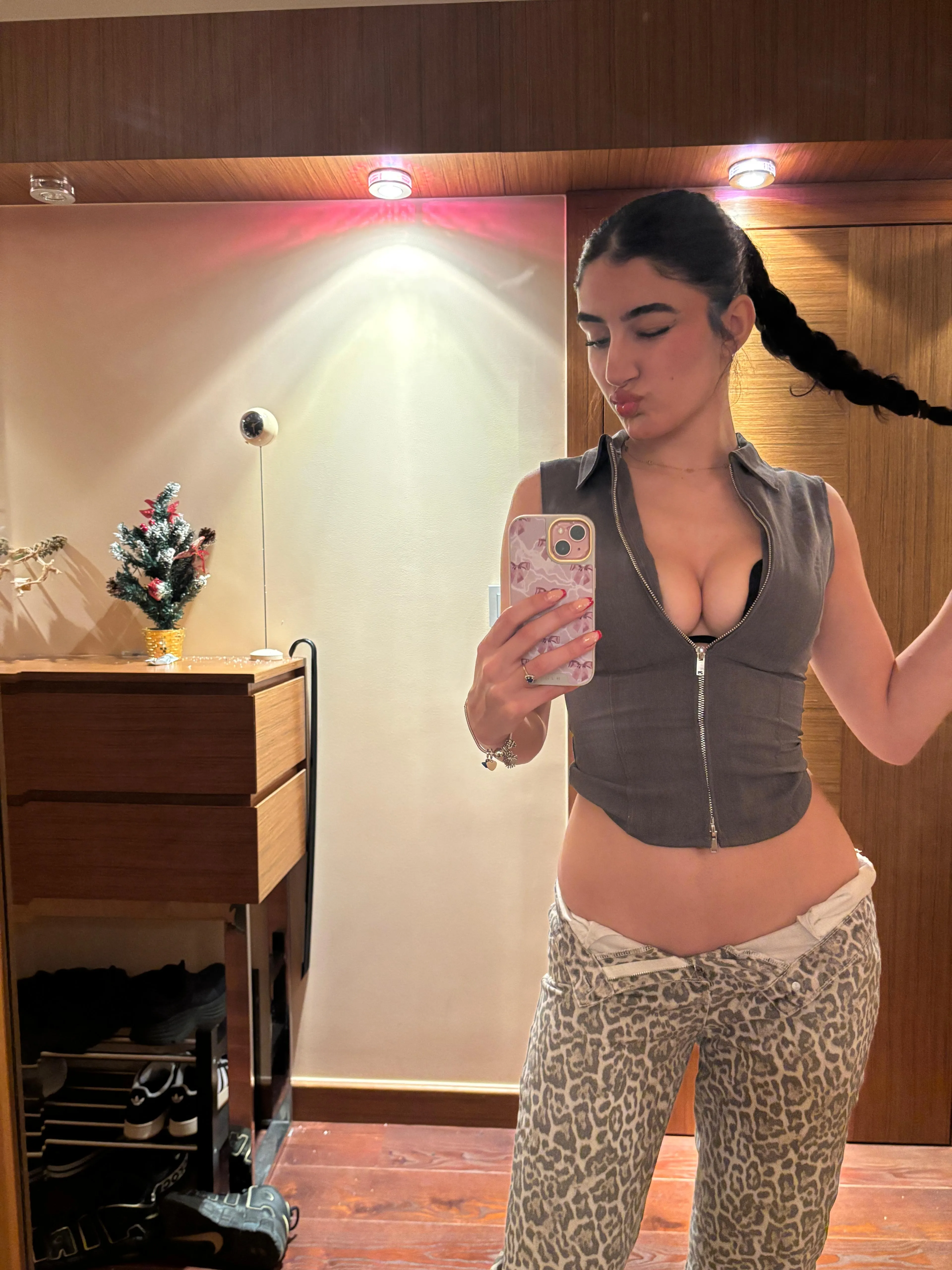 I wanna send my nudes to random guys, who is in? ( first 100 :)