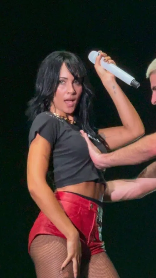 Imagina tocarla como aquí.