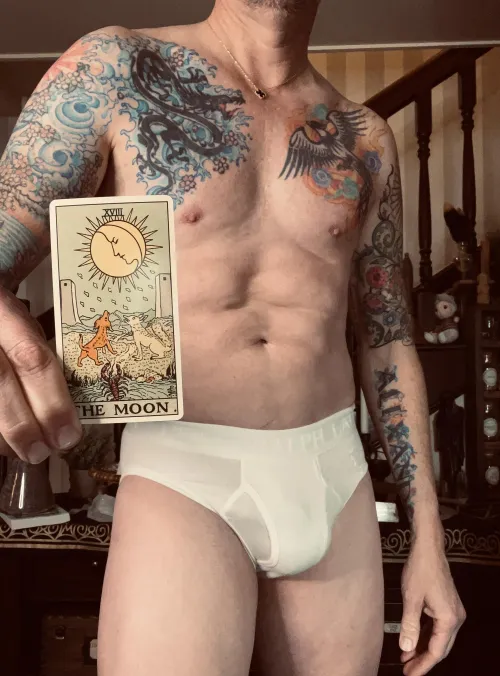 Major Arcana, the Moon! Love this, encourages self reflection and embracing the unknown rather than fearing it. Such wise advice.