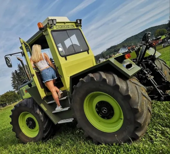 MB Trac and cute blonde