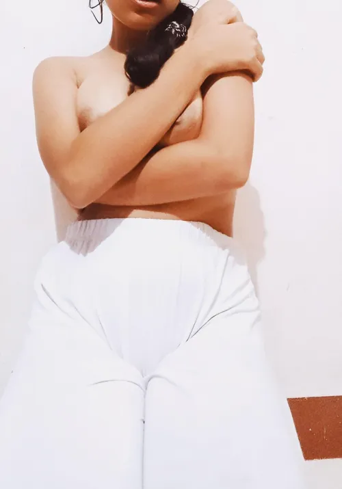 My first post! Crossed 18th Birthday last month 🥰 Horny and excited 😊