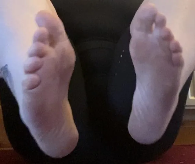 Relapse for my dirty, big, Goddess feet you footstool 👣💵😈
