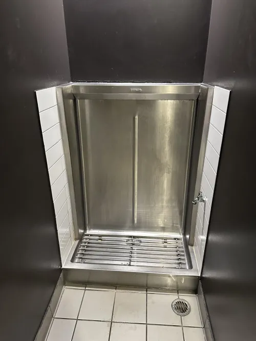 Shoulder to shoulder. (Melbourne, AU)