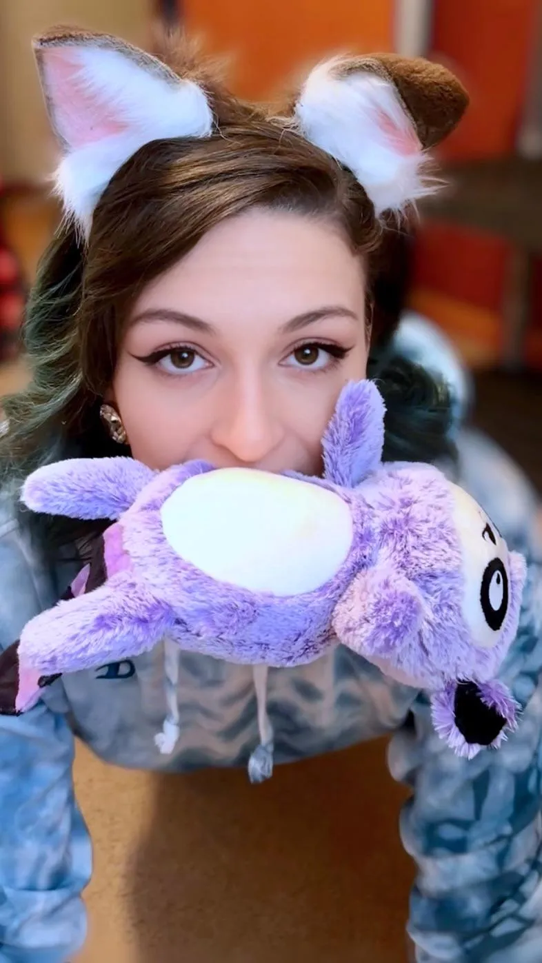 someone play with me 🥺😈 [OC]