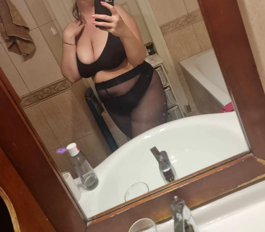 These tights wanna feel your hands