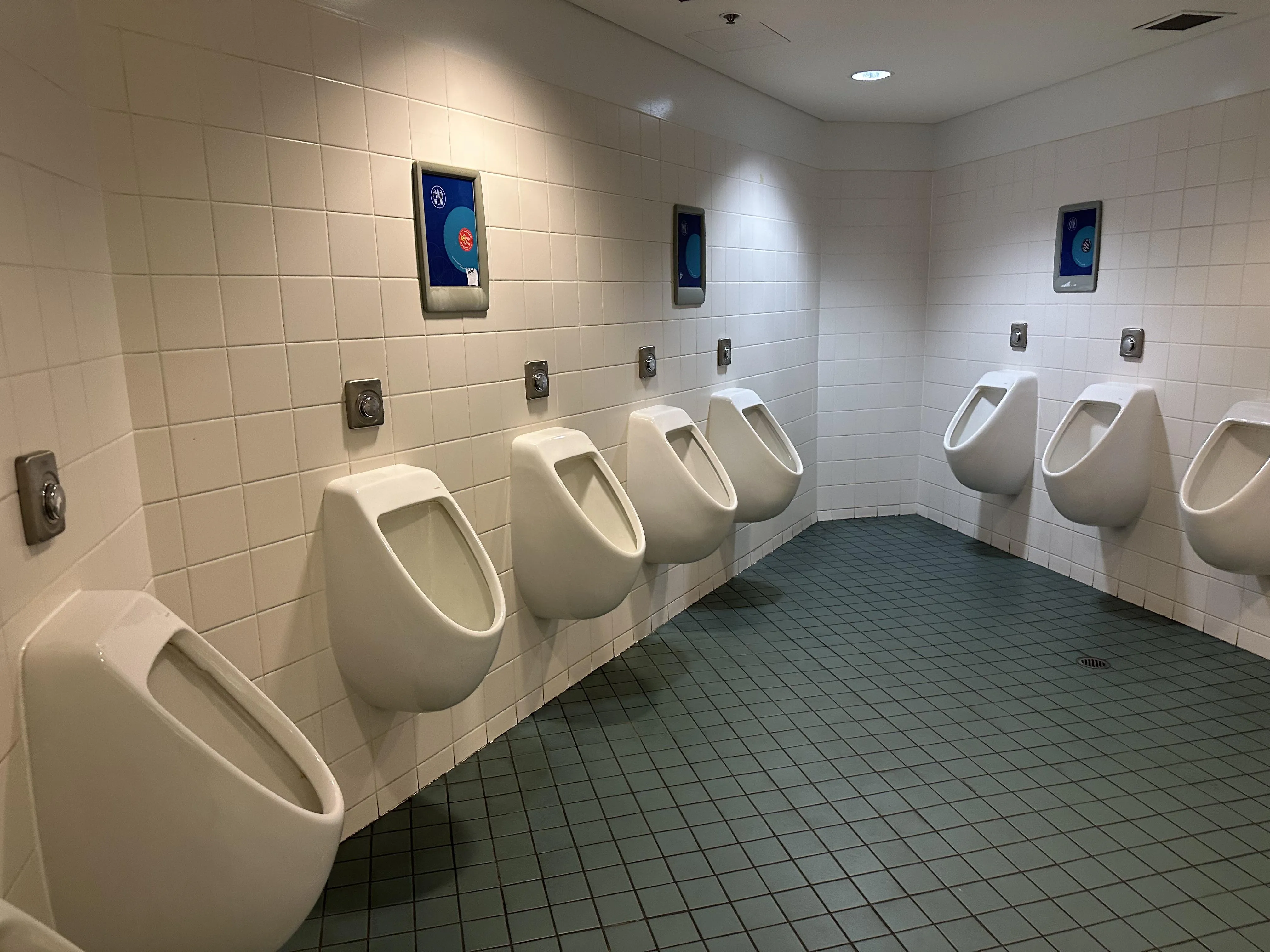 Triangular room. (Melbourne, AU)