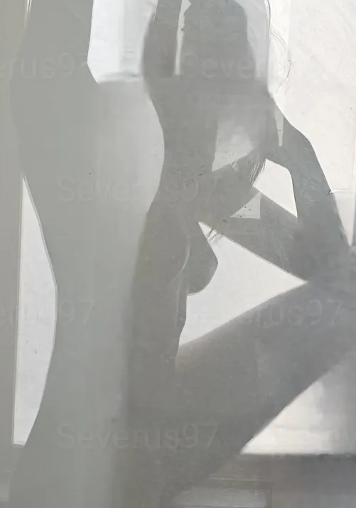 Wasn't looking for a show, the mirror delivered! 🙈