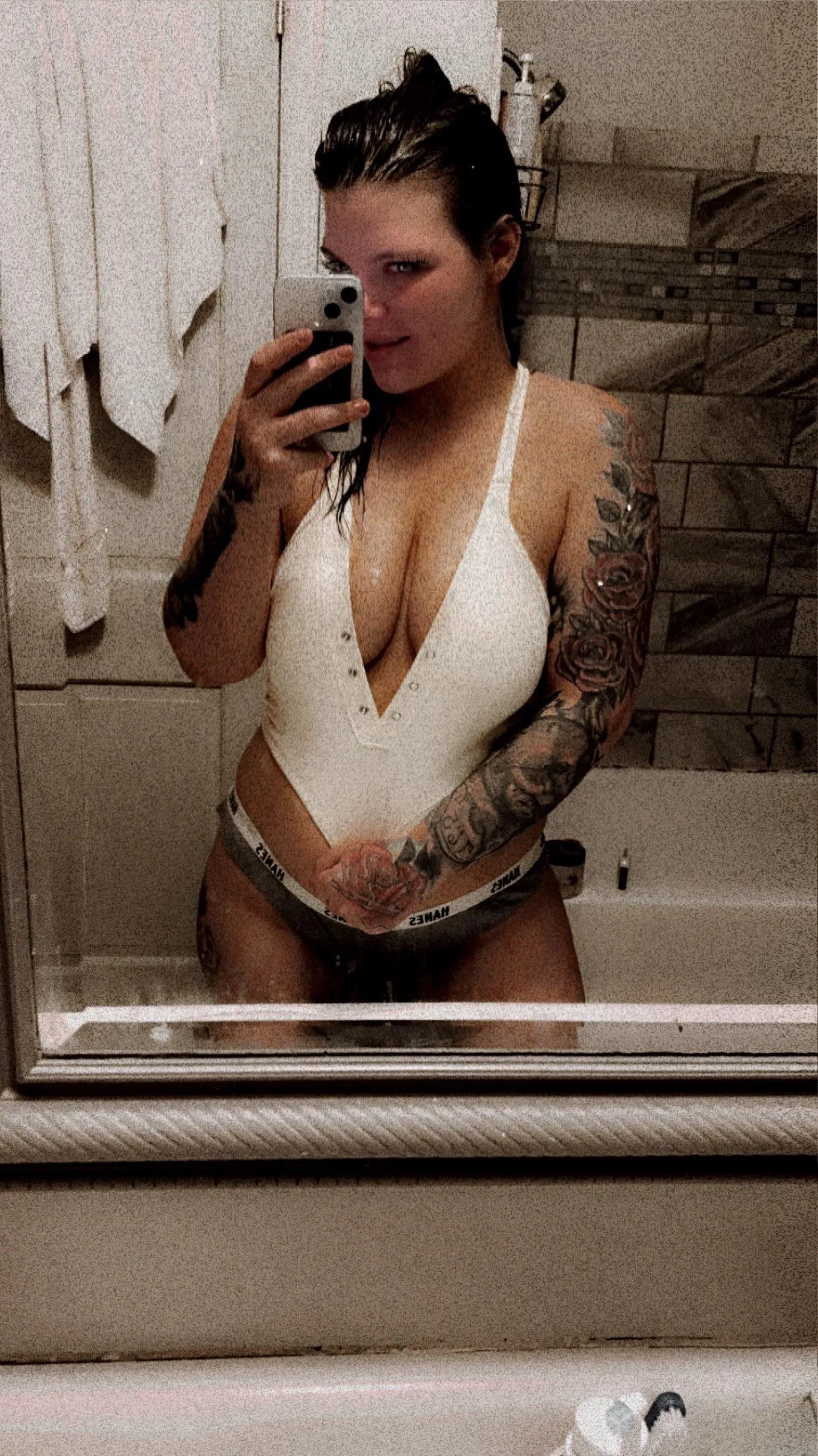 Would anyone possibly be down , to make content with me for my page? I’m looking for someone asap. Info is in bio 😄