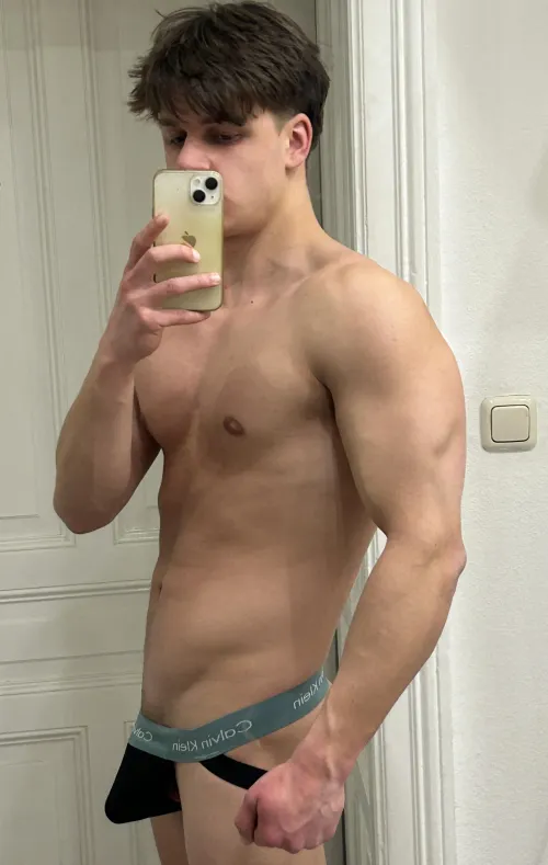 (20)Should I wear jock more often?