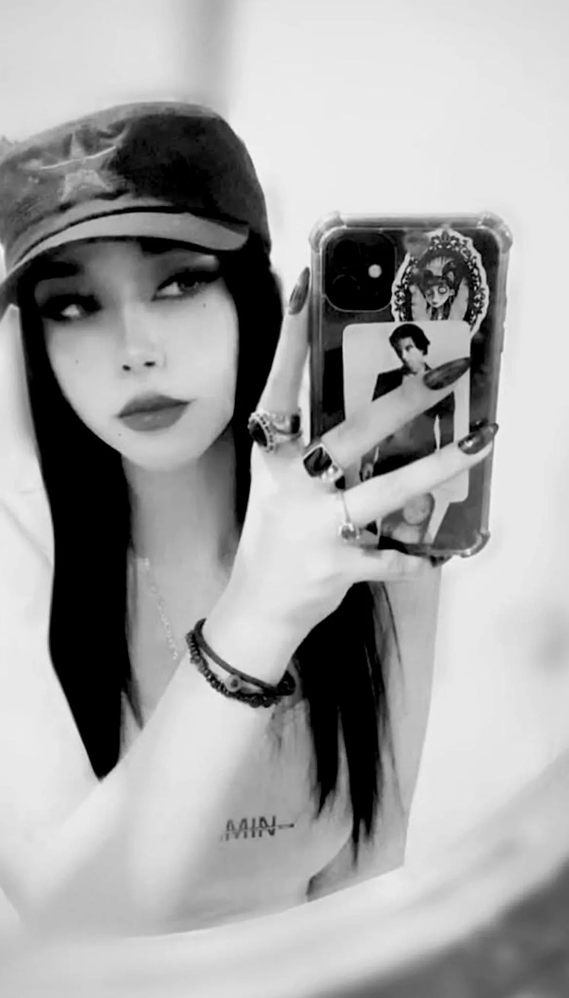 B&W Hottie