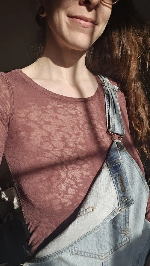 Enjoying my typical braless day 😋