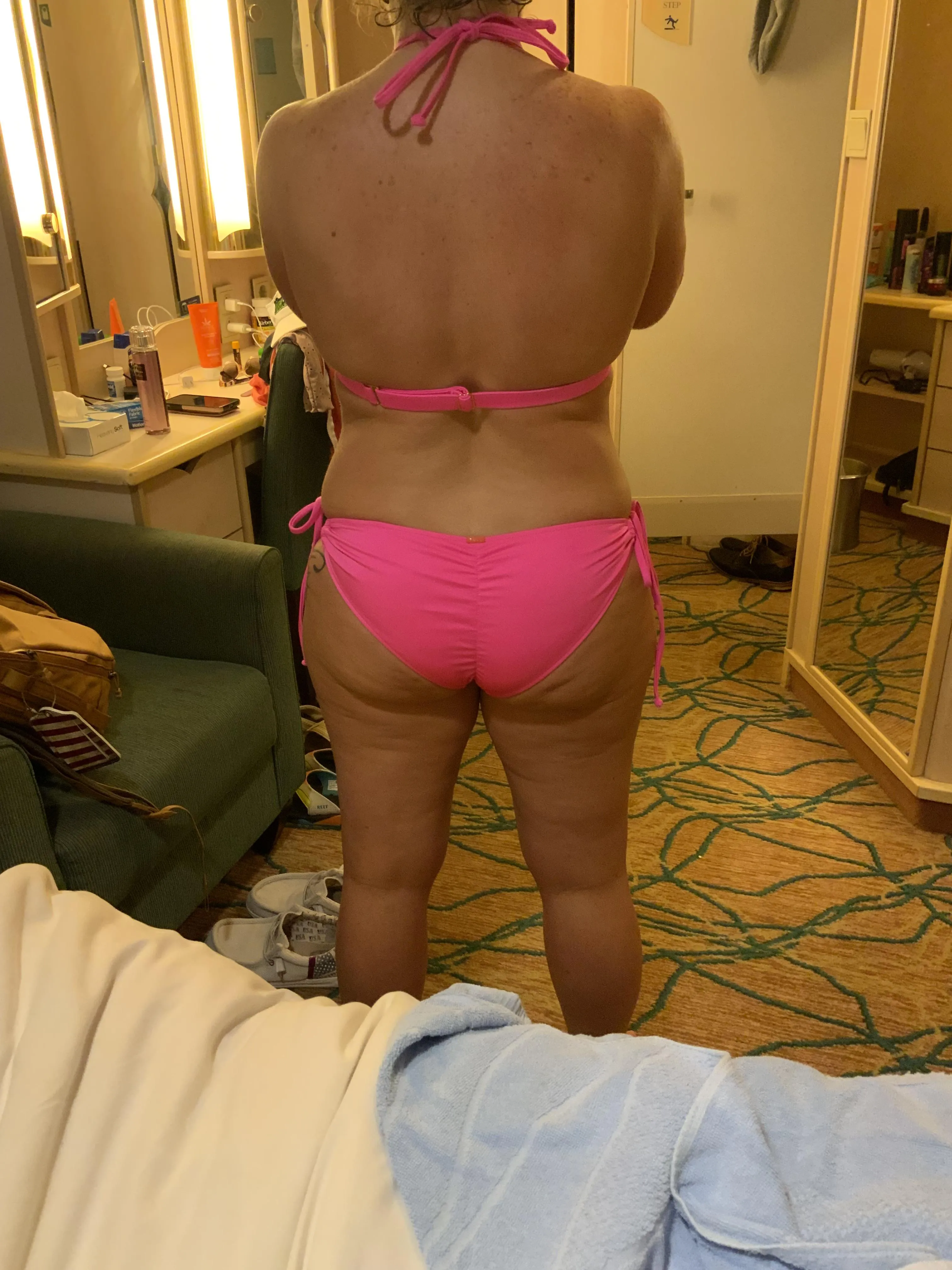 Going to the lay out and show off my mombod on the ship 💥