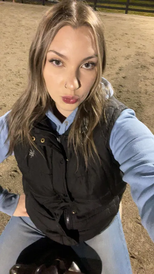 I’m scared to take more pictures when I’m riding it feels really awkward because I feel like all the other girls know what I secretly do 😂