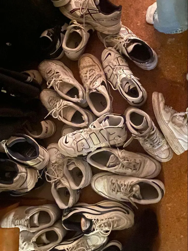 peak my af1 mids on the right... which one you picking?