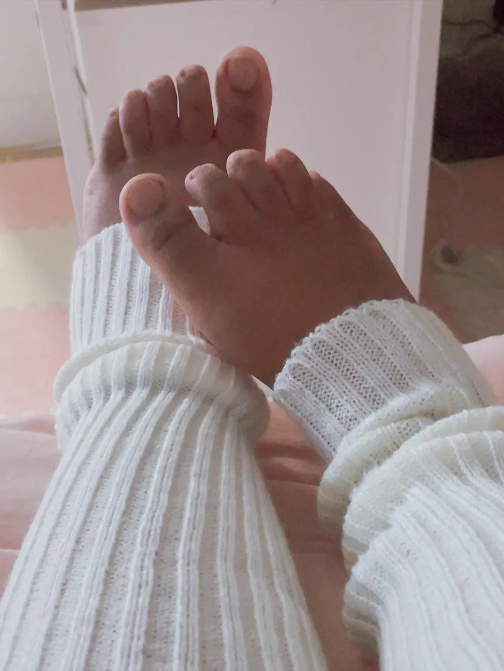 These toes own your wallet~💜oc
