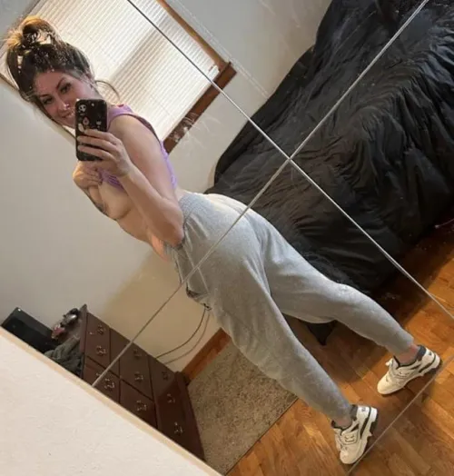 What kind of naughty dreams would you have sleeping next to me? 😏🥰