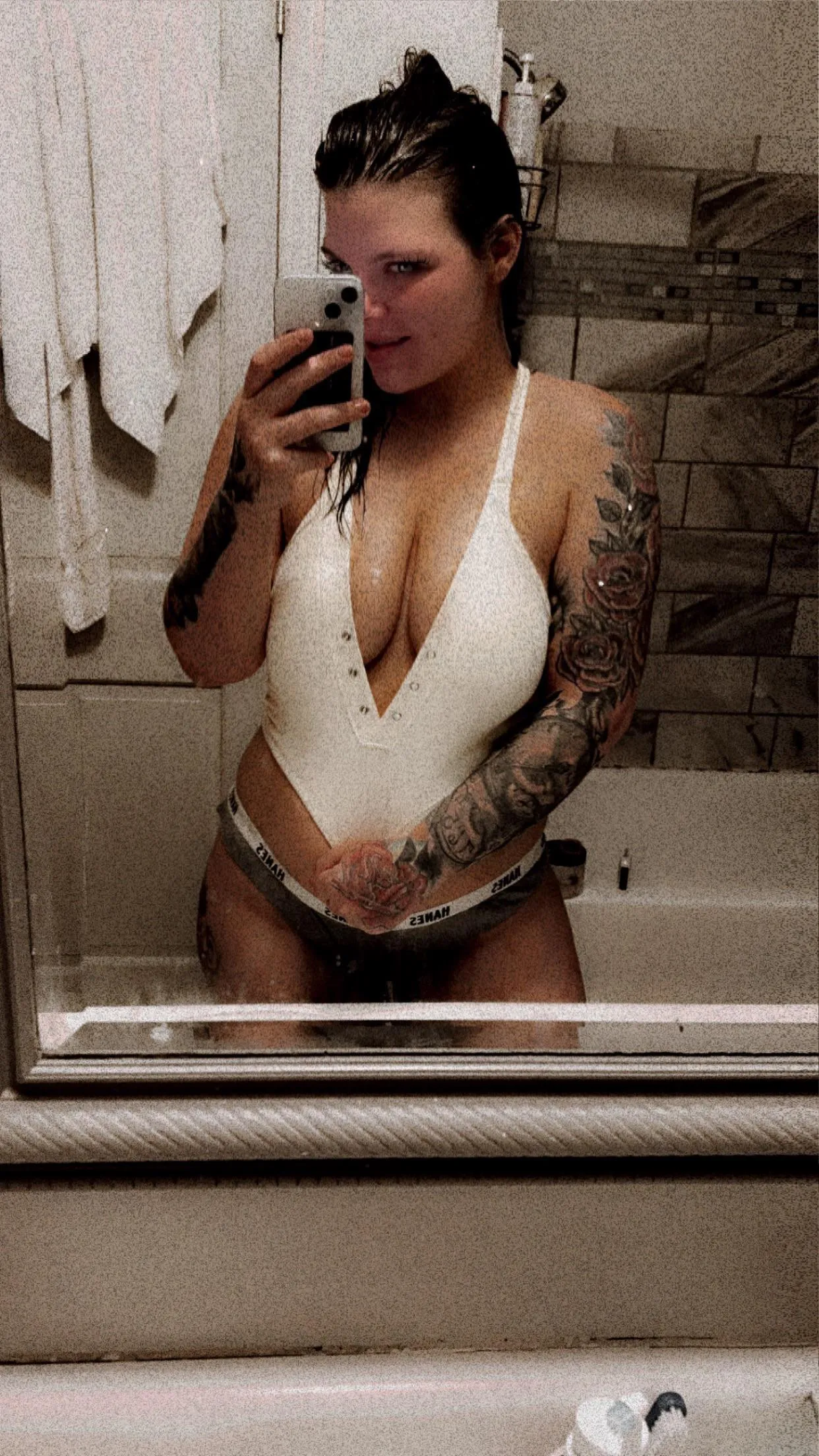 Would anyone possibly be down , to make content with me for my page? I’m looking for someone asap. Info is in bio 😄
