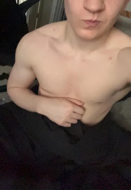 18m from Surrey bc looking to give head for the first time hmu