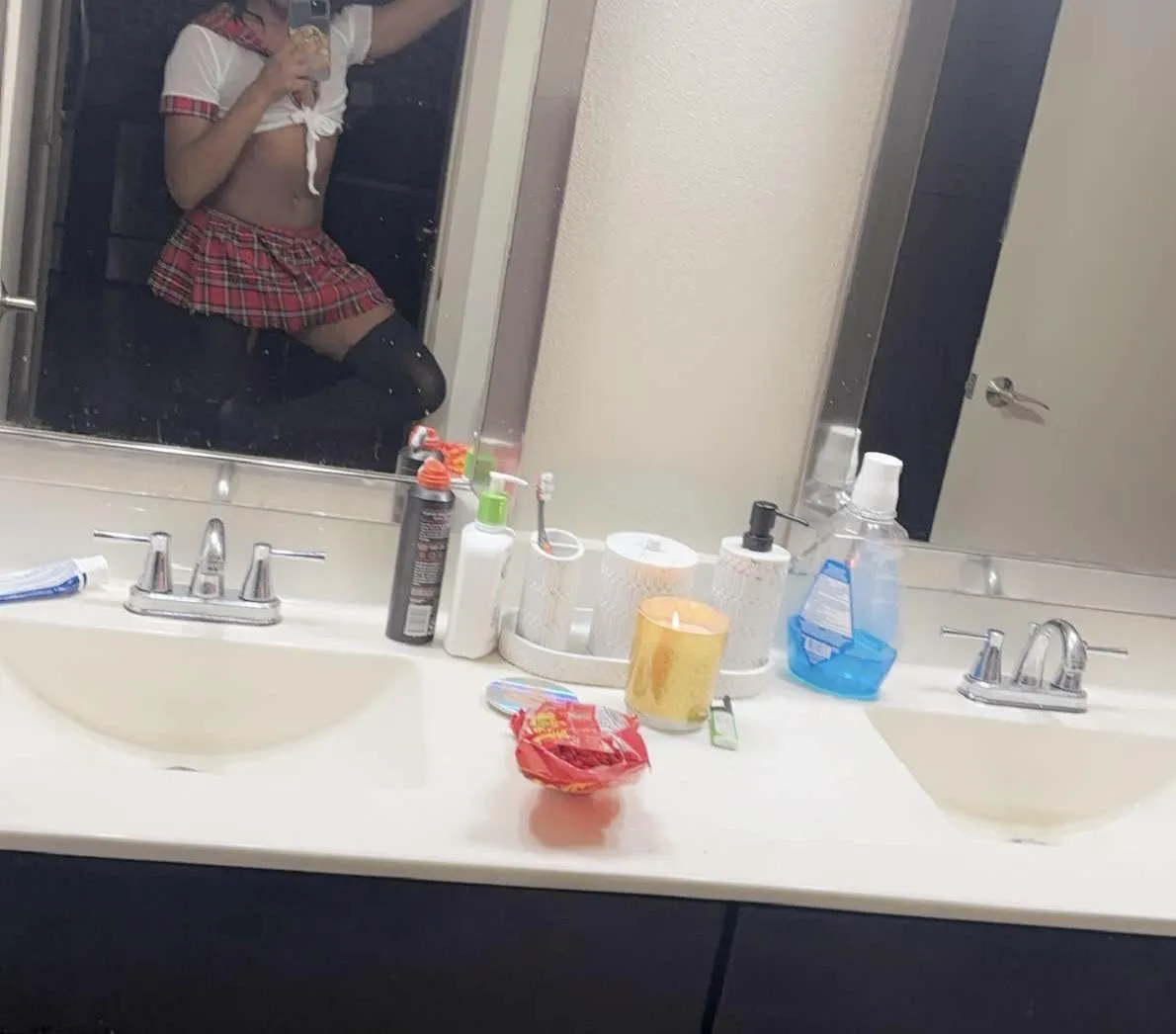 28 yo crossdresser looking for fun