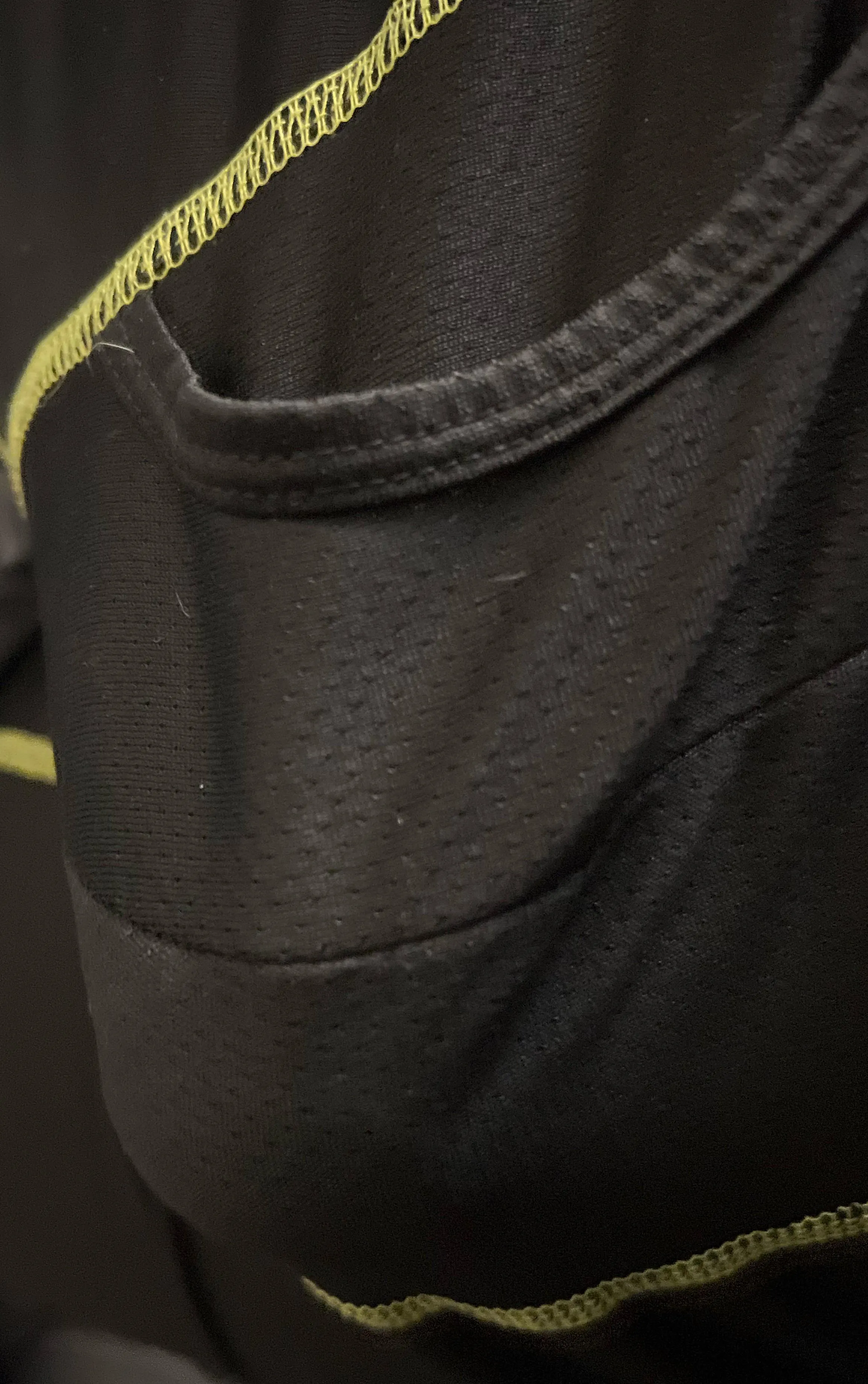 29 (M4M) sub seeks a toned/athletic Dom