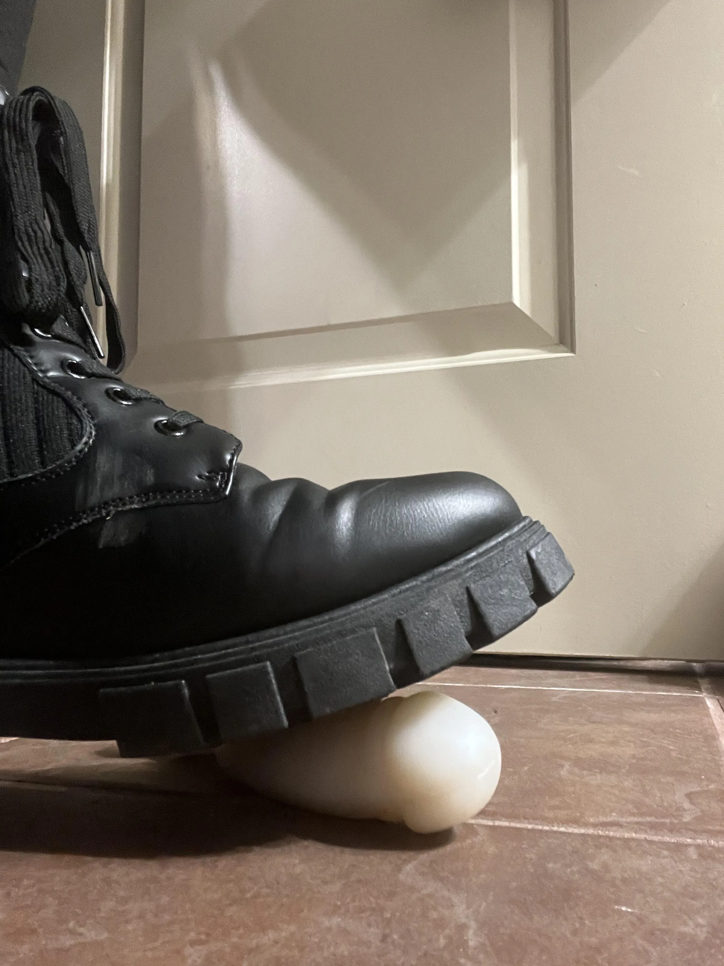 (33) Where are the good boys into a lil cbt?