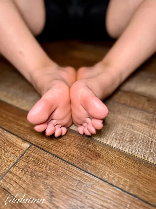 Any thoughts of my Latina footpussy?🥺