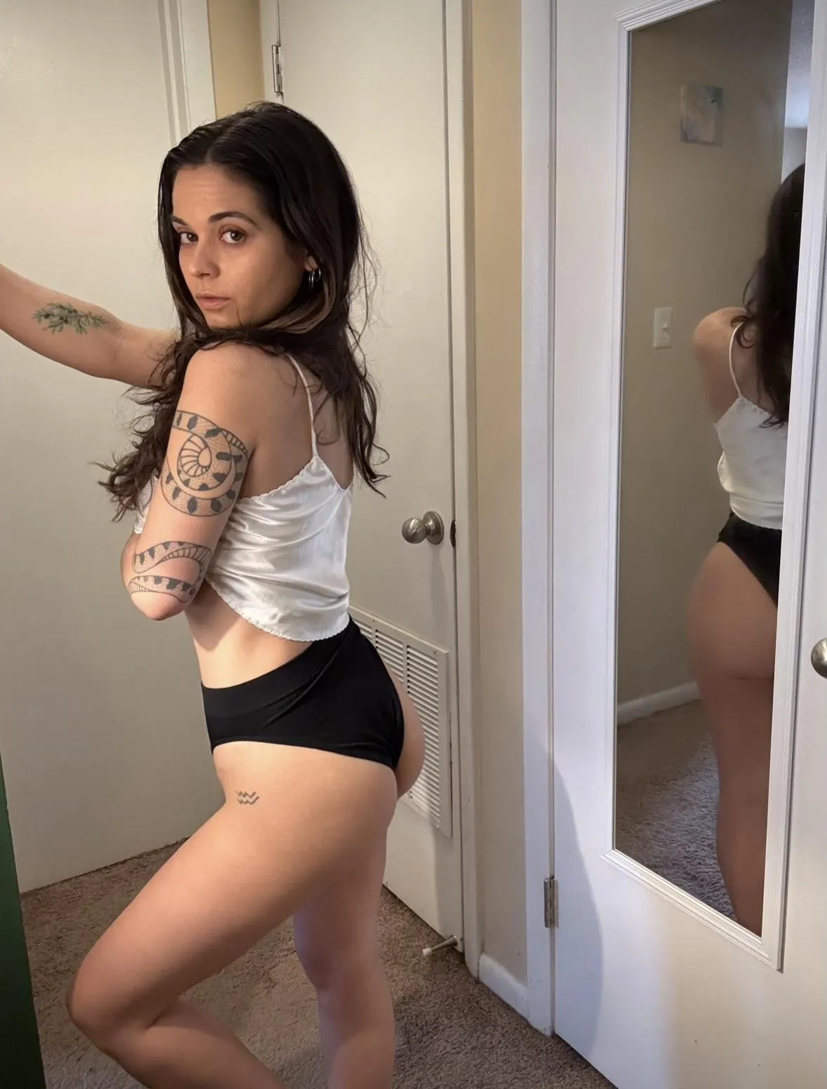 Come have some fun with me 😘😏 free page and I do customs