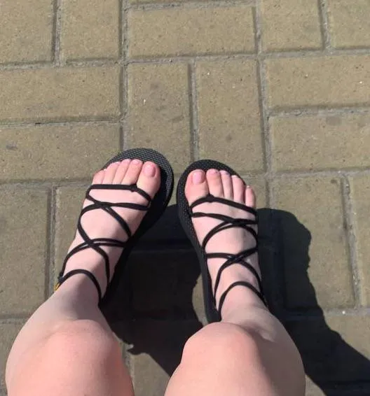 Do you like my toes?