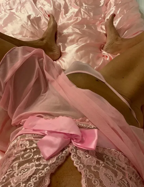 Guten morgen meine Süßen . Da ich im Chat nach Bildern gefragt wurde . In was würdet ihr mich gerne sehen . Wie ? Mit Toy , Wäsche usw . Schreibt mal was dazu . Küsse Eure Nina