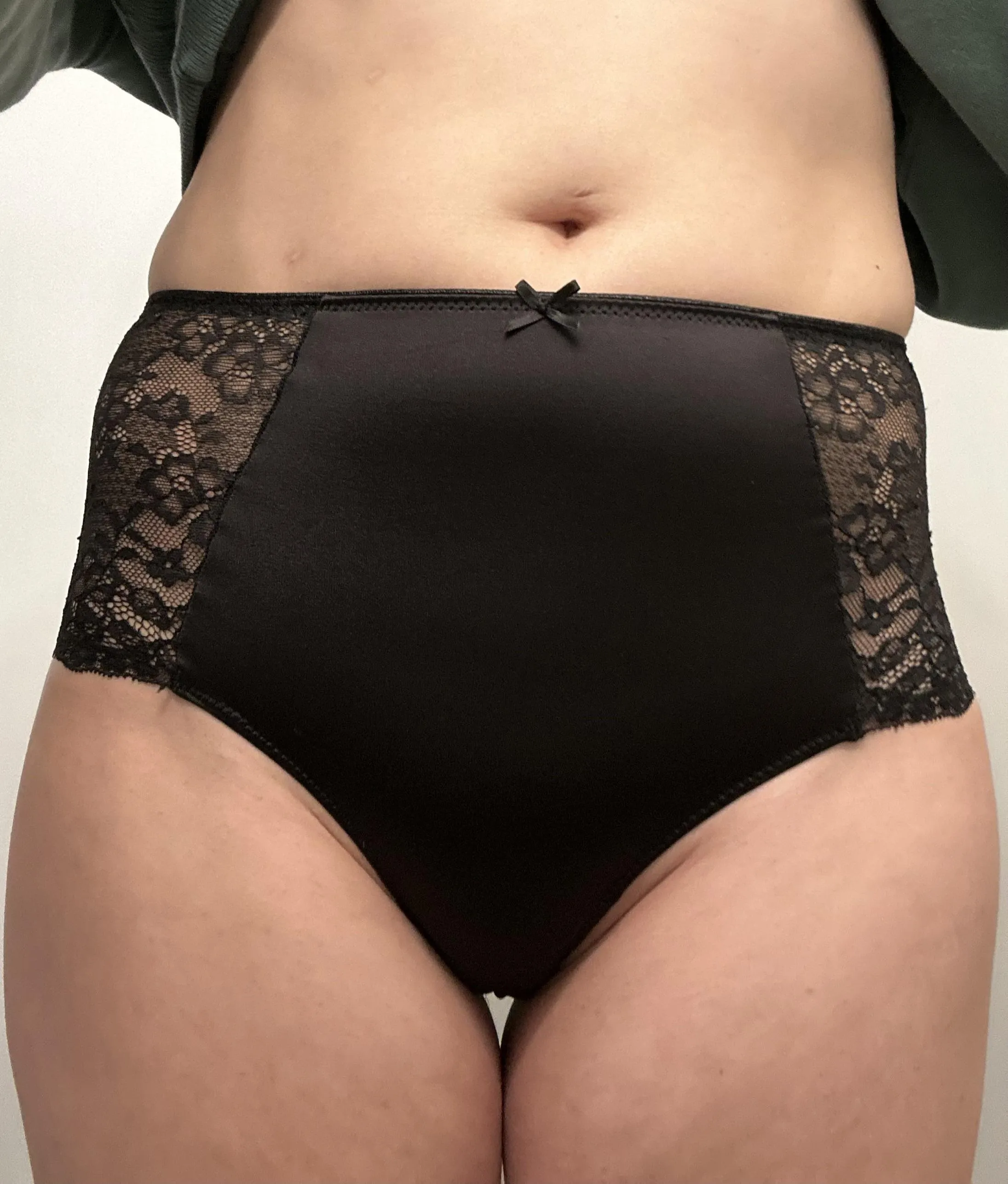 I love the retro style of this black satin and lace high-waist fullback!